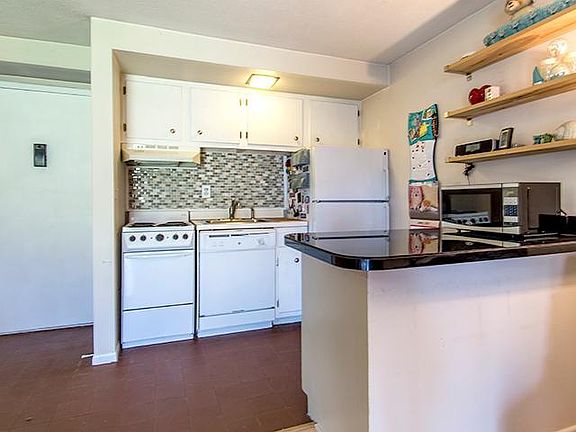 4th image of 84 Wilton Crst #84