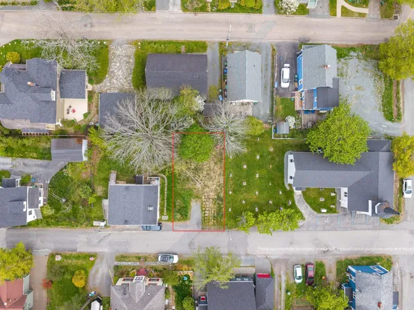 111 York St, Lunenburg, NS B0J 2C0