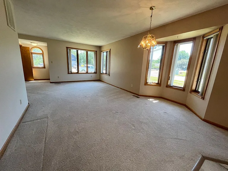 301 N Cherry St — Photo 4