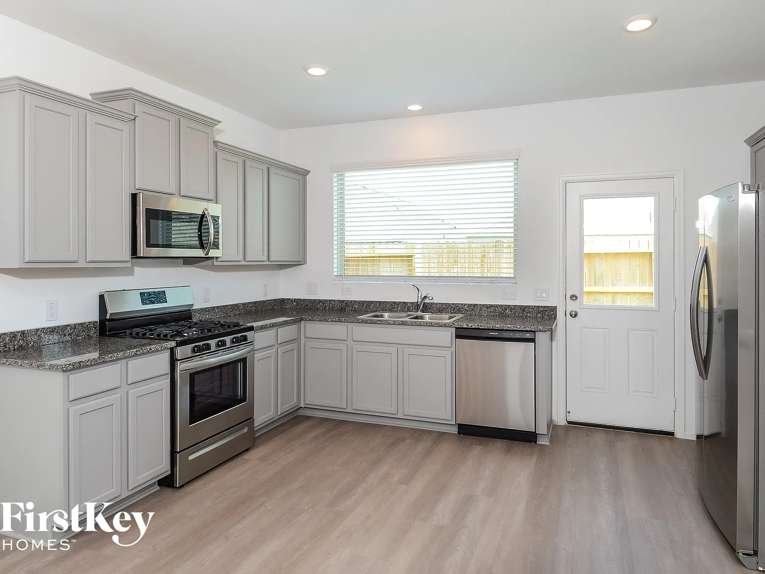 4 bed, 2.5 bath, 1853 sqft, $2,310 — Photo 3