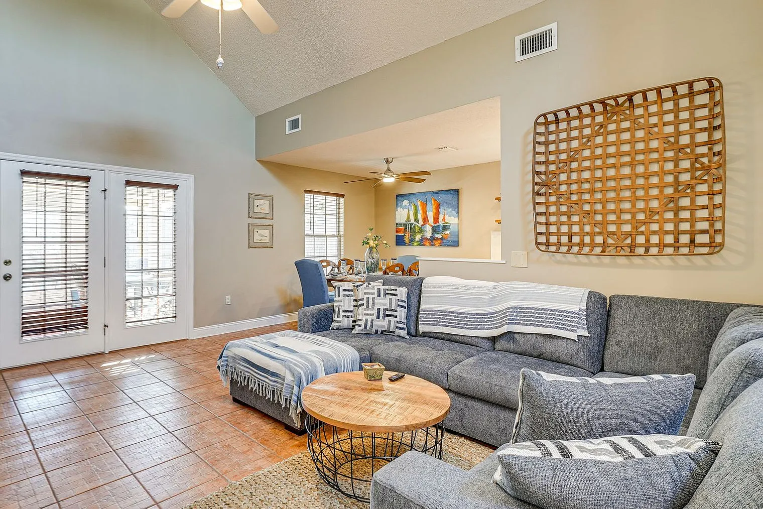 2 bed, 2.0 bath, 1065 sqft, $3,183 — Photo 2