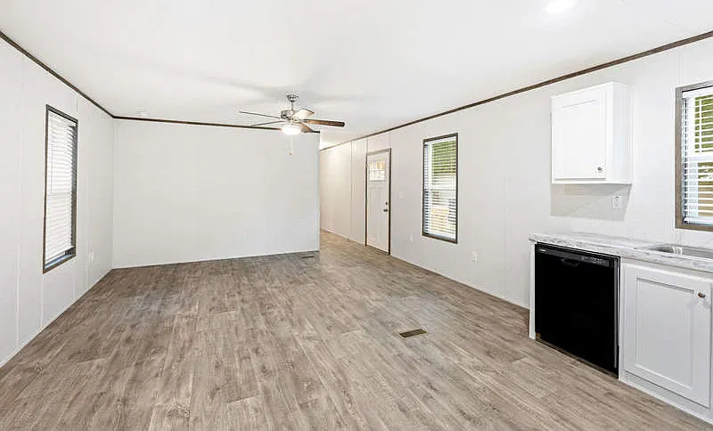 3 bed, 2.0 bath, 1056 sqft, $1,499 — Photo 4