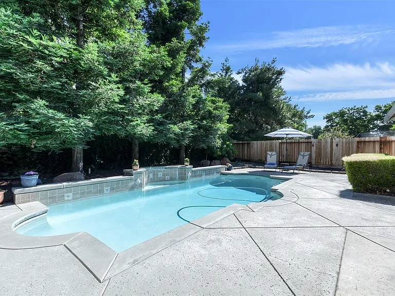 9509 Grasmeer Way — Photo 3