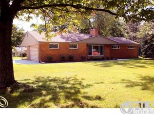28556 Quail Hollow Rd, Farmington Hills, MI 48331