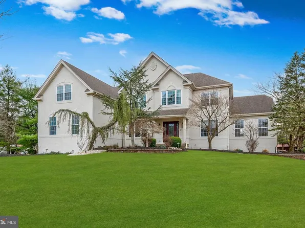 11 Rolling Glen Ct, Mount Laurel, NJ 08054