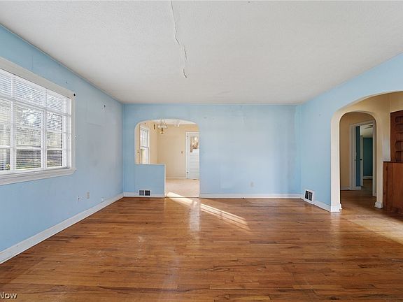 5th image of 1016 Riverside Dr