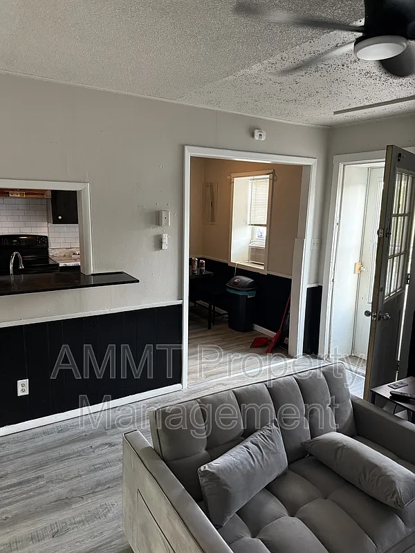 1 bed, 1.0 bath, $1,200 — Photo 2