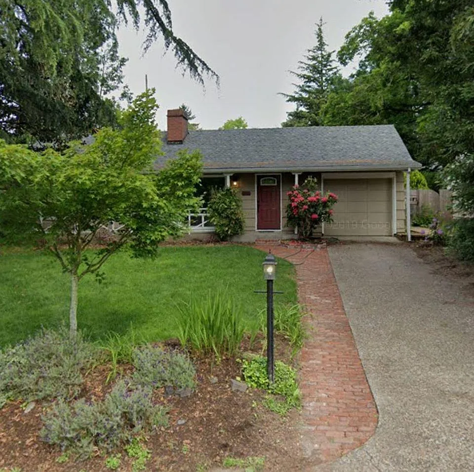 3 bed, 888 sqft, $1,900 — Photo 1
