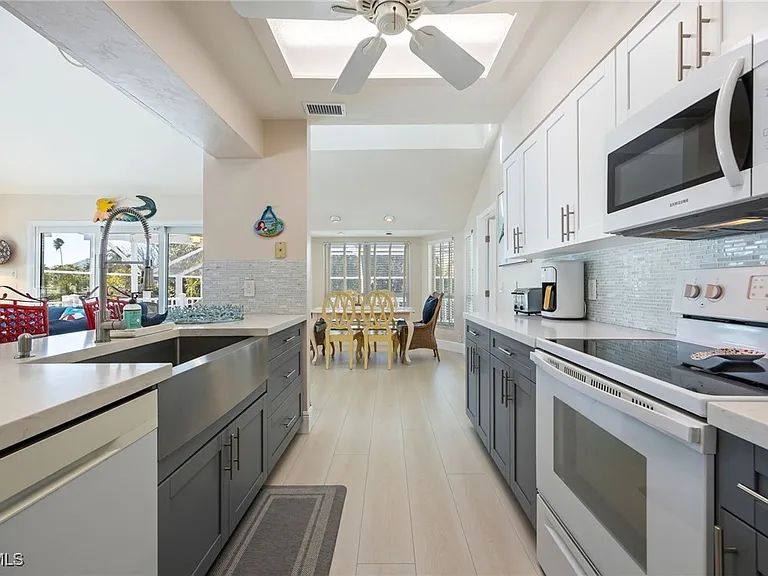 424 Lagoon Dr — Photo 15