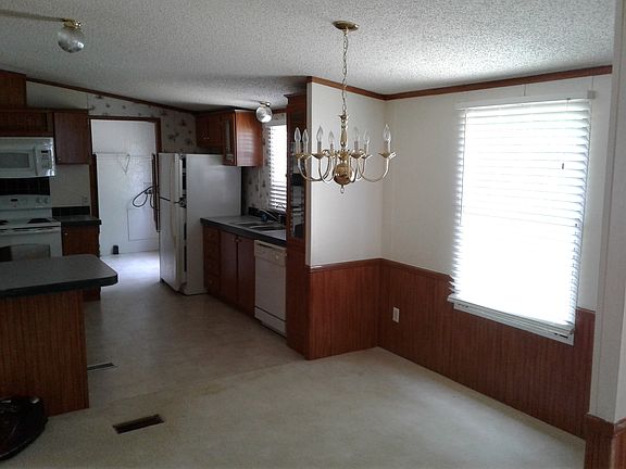 5th image of 460 NE 128th Ct