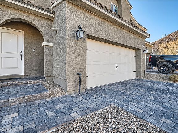 3rd image of 377 Yellow Finch Ln