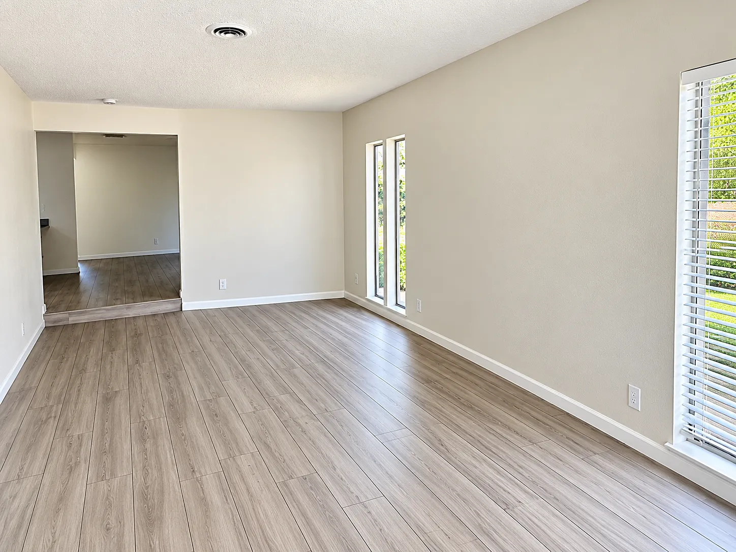2 bed, 930 sqft, $2,200 — Photo 3