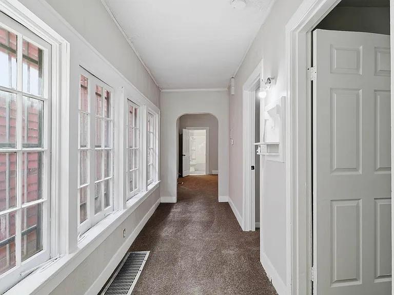2324 Magazine St — Photo 10