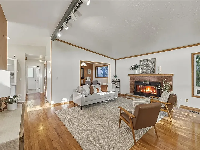 502 N Main St — Photo 9