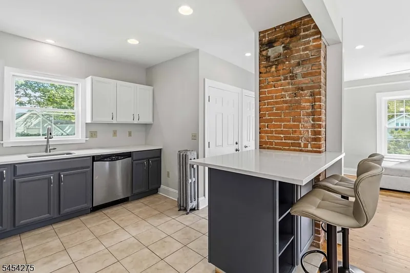 2 bed, 1.5 bath, $3,200 — Photo 3