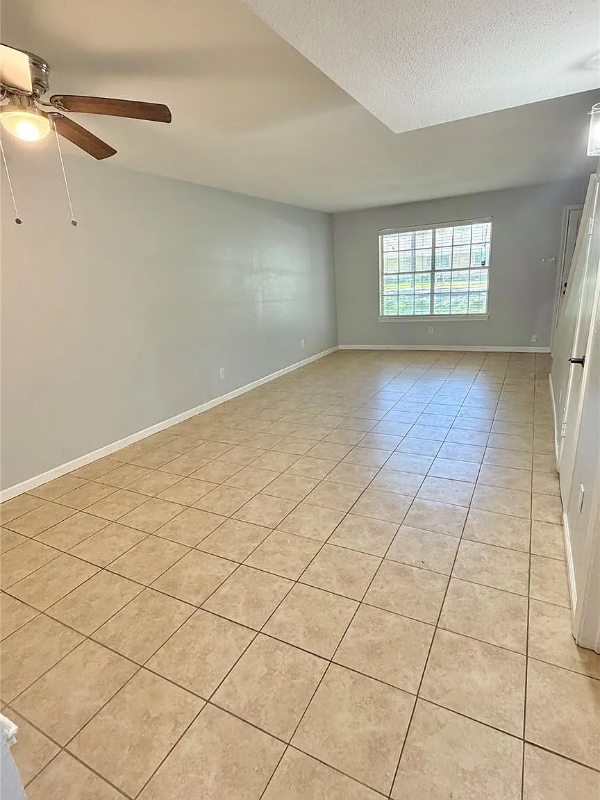 2 bed, 1.5 bath, 1152 sqft, $1,600 — Photo 3