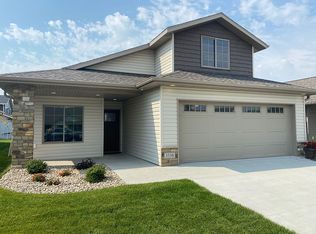 3338 Maple Leaf Loop S, Fargo, ND 58104