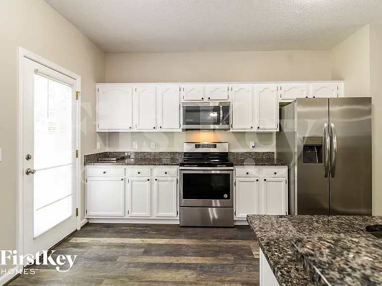 6063 Parkside Cir — Photo 5