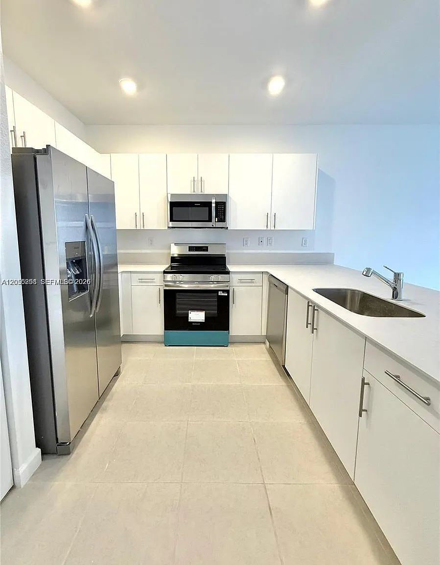 3 bed, 2.5 bath, 1393 sqft, $2,500 — Photo 2