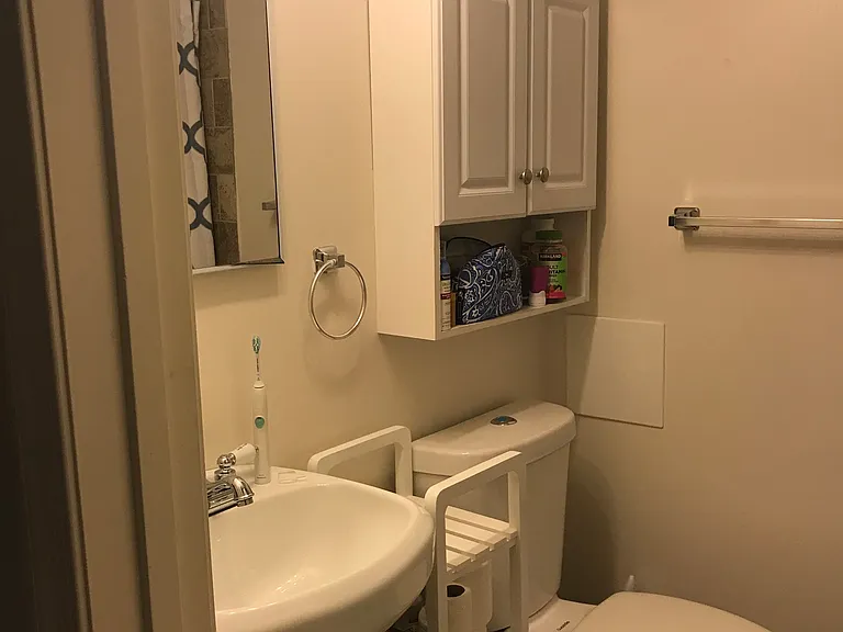 631 N Oakland St — Photo 13