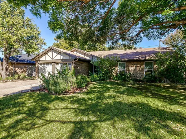 1805 Prince Dr, Benbrook, TX 76126