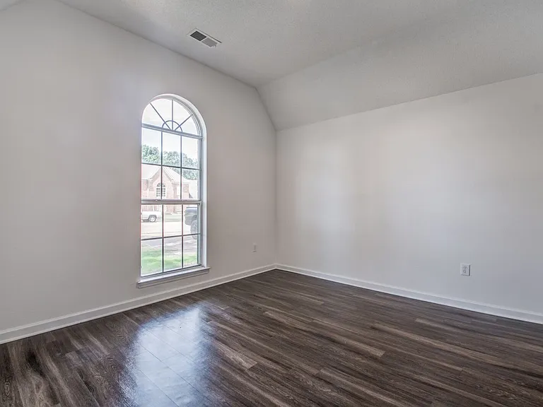 5624 Annandale Dr — Photo 9