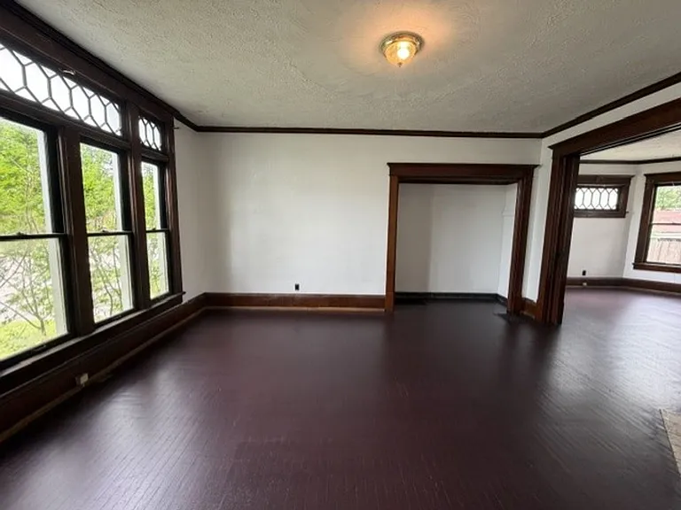 1518 Woodland Ave NW — Photo 5