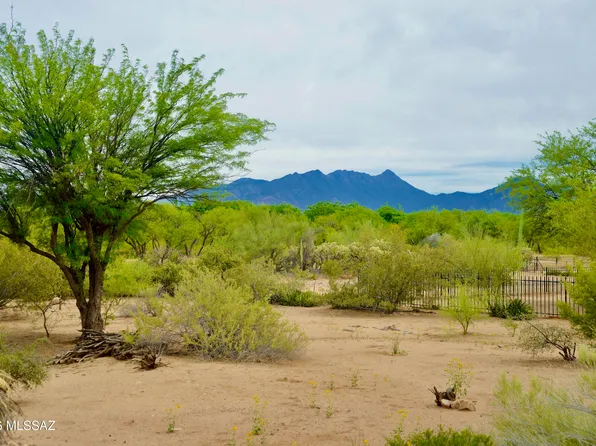 747 S La Huerta, Green Valley, AZ 85614