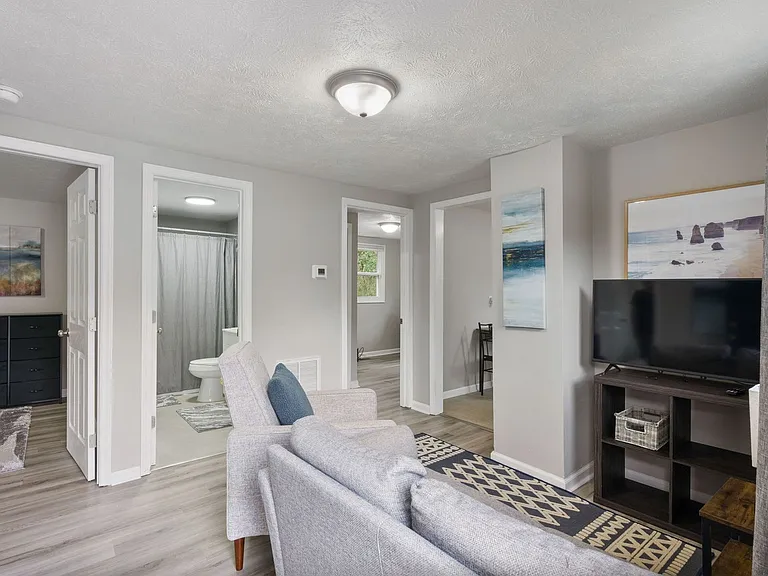700 Ross Rd — Photo 8