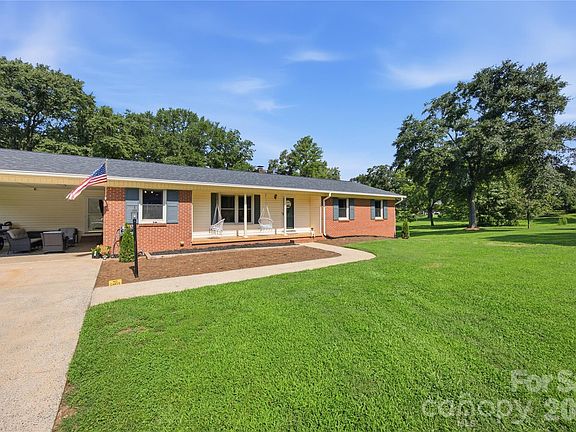 2nd image of 1002 Brookhaven Dr