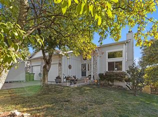 301 W Laredo Trl, Raymore, MO 64083
