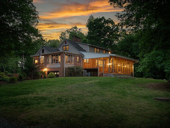 3rd image of 4640 Forest Lake Dr