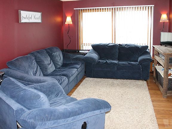 3rd image of 213 4th Ave E