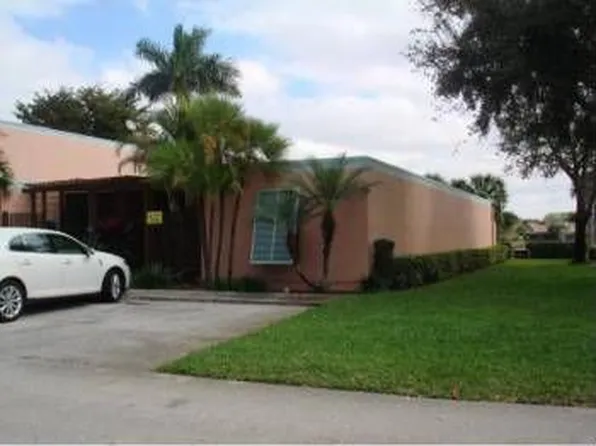 1341 W Fairway Rd, Pembroke Pines, FL 33026