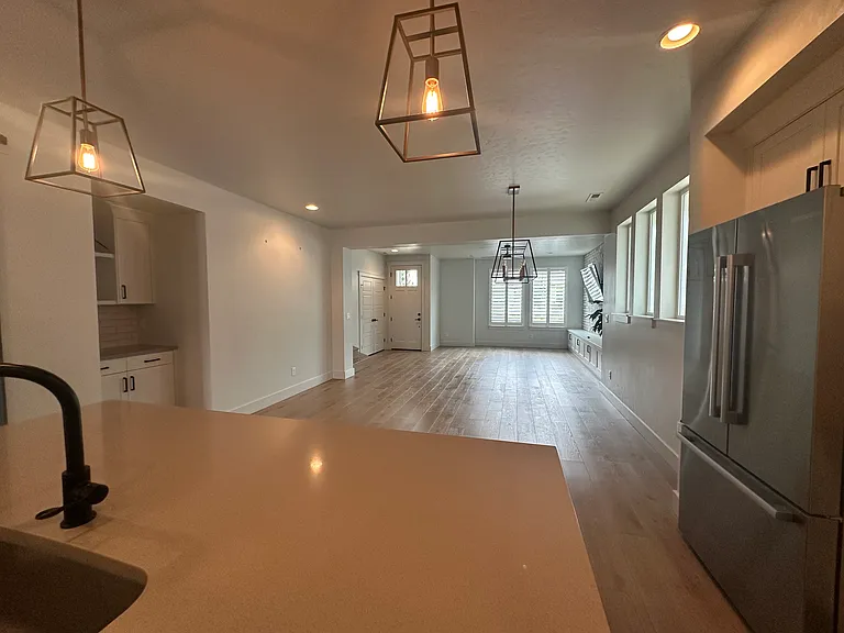 4423 E Parkcenter Blvd — Photo 16