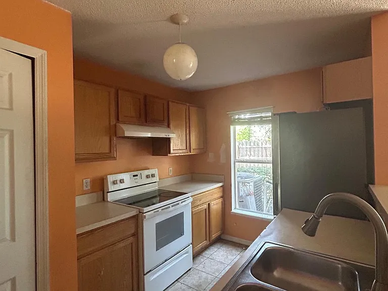 9958 Ashburn Lake Dr — Photo 6