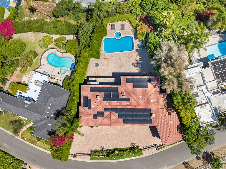 18047 Karen Dr — Photo 46