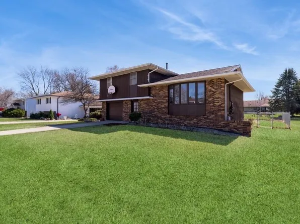 630 Crystal St, Ames, IA 50010