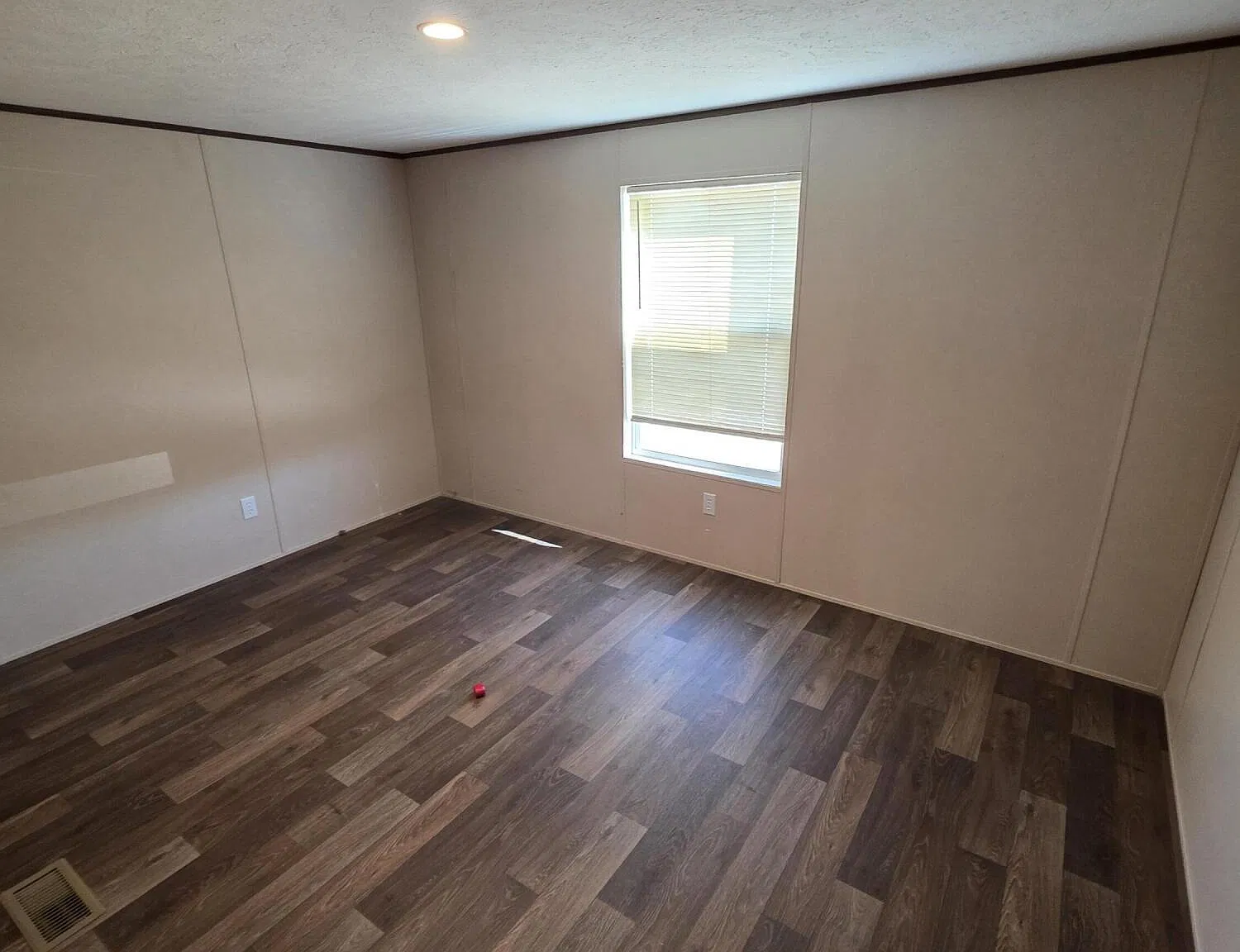 3 bed, 1000 sqft, $1,500 — Photo 3