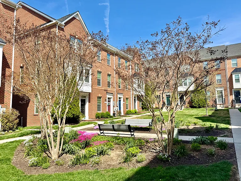 749 S Macon St — Photo 1