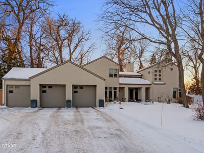 301 Woodland Cir, Grand Forks, ND, 58201