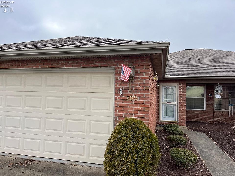 1st image of 208 Crestwood Dr