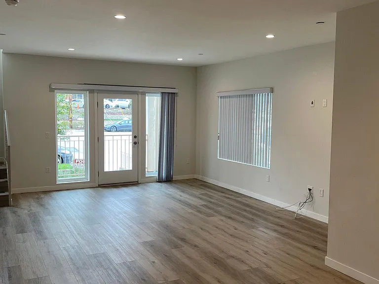 2314 Montrose Ave #E — Photo 23