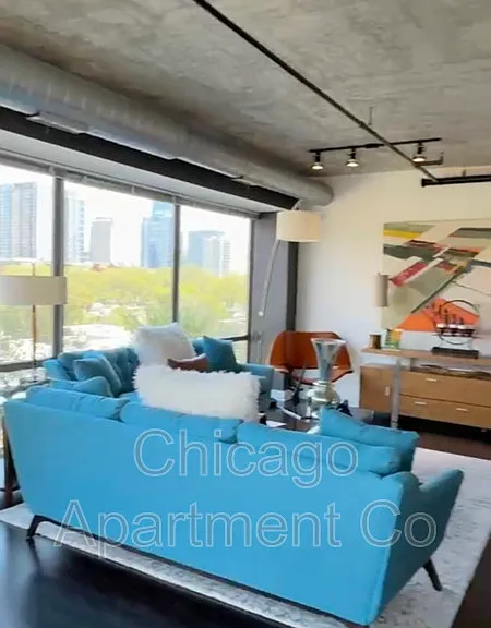 741 S Clark St #1010 — Photo 1