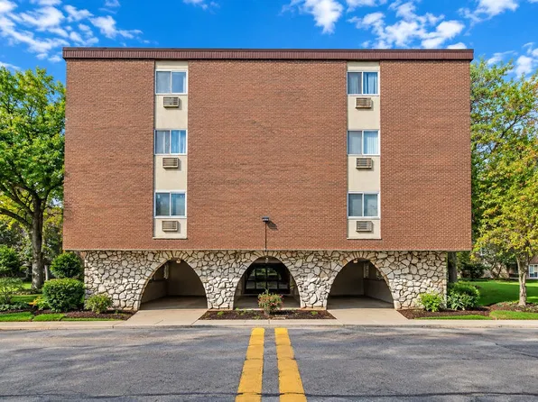 1331 S Finley Rd APT 212, Lombard, IL 60148
