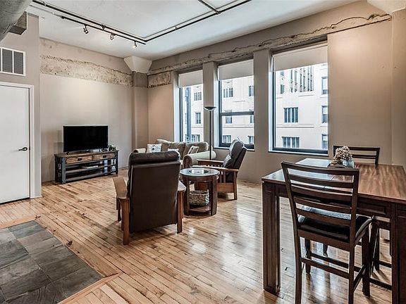 This 906 sq/ft (per HCAD) lives larger than it's actual sq/ft with no wasted space in hallways or awkward shaped rooms. Large open LR/DR boasts reclaimed maple hardwood floors. Architectural elements like orginal cement columns in corners, and "peele
