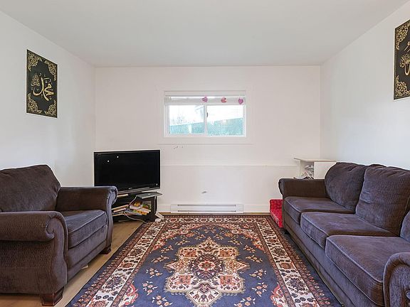 4th image of 1540 Piercy Ave #203