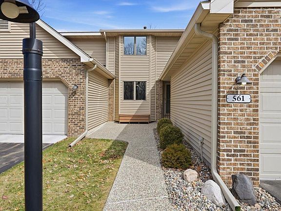 3rd image of 561 Deer Ridge Ln S