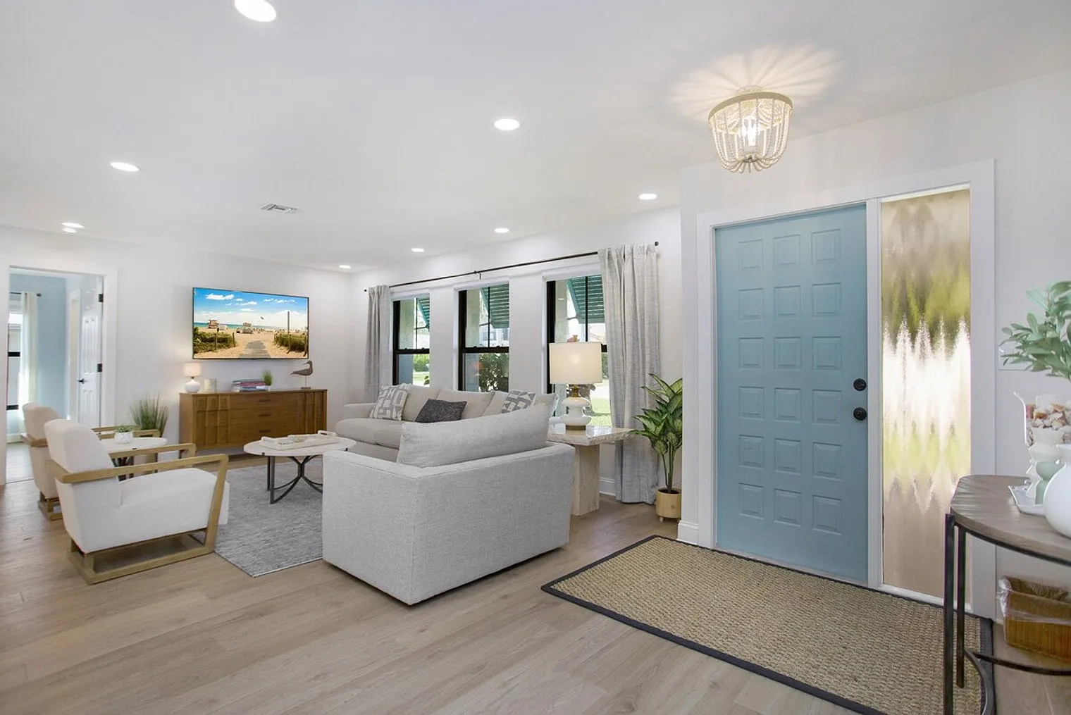 3 bed, 2.0 bath, 1819 sqft, $9,497 — Photo 2