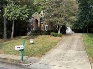 411 Hogan Woods Cir, Chapel Hill, NC 27516